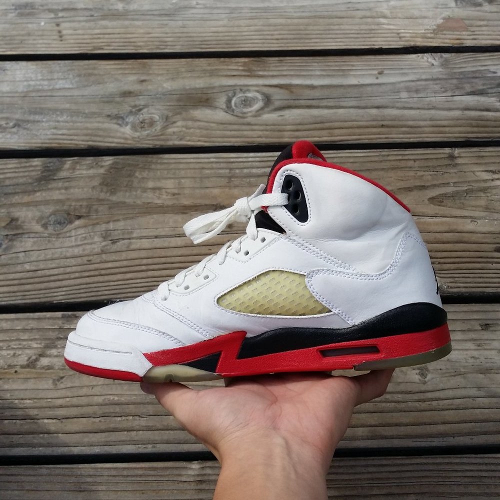 Women Size 8 / Size 6.5 Youth 2006 Nike Air Jordan 5 Fire Red Basketball Sneaker - Picture 3 of 8